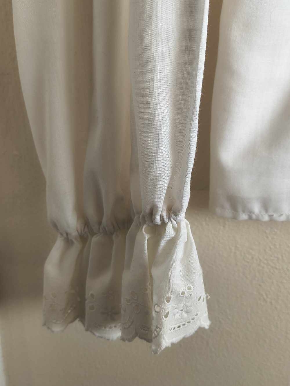 Vintage 70s handmade prairie Victorian white ruffled eyelet blouse - Picture 8 of 11